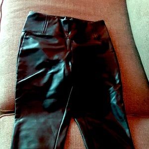 💕3/$19💕 Laundry by Shelli Segal Faux Leather Leggings